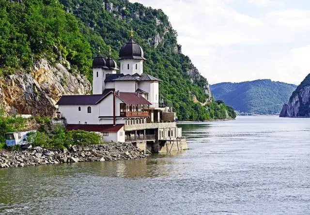 Why Should You Visit Serbia Right Now? – (Serbia Travel Guide)