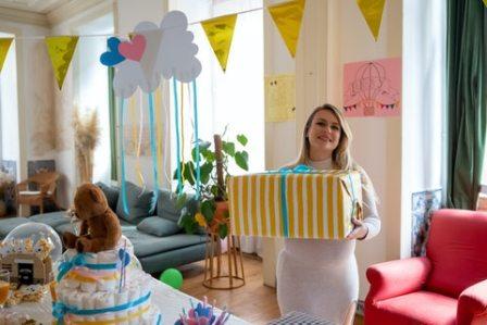 What to Write in a Baby Shower Card for a Girl