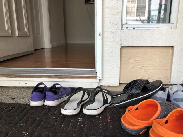  Keep the shoes open